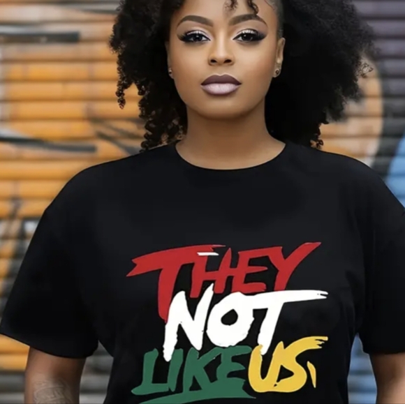 Black T- Shirt - Picture 1 of 2